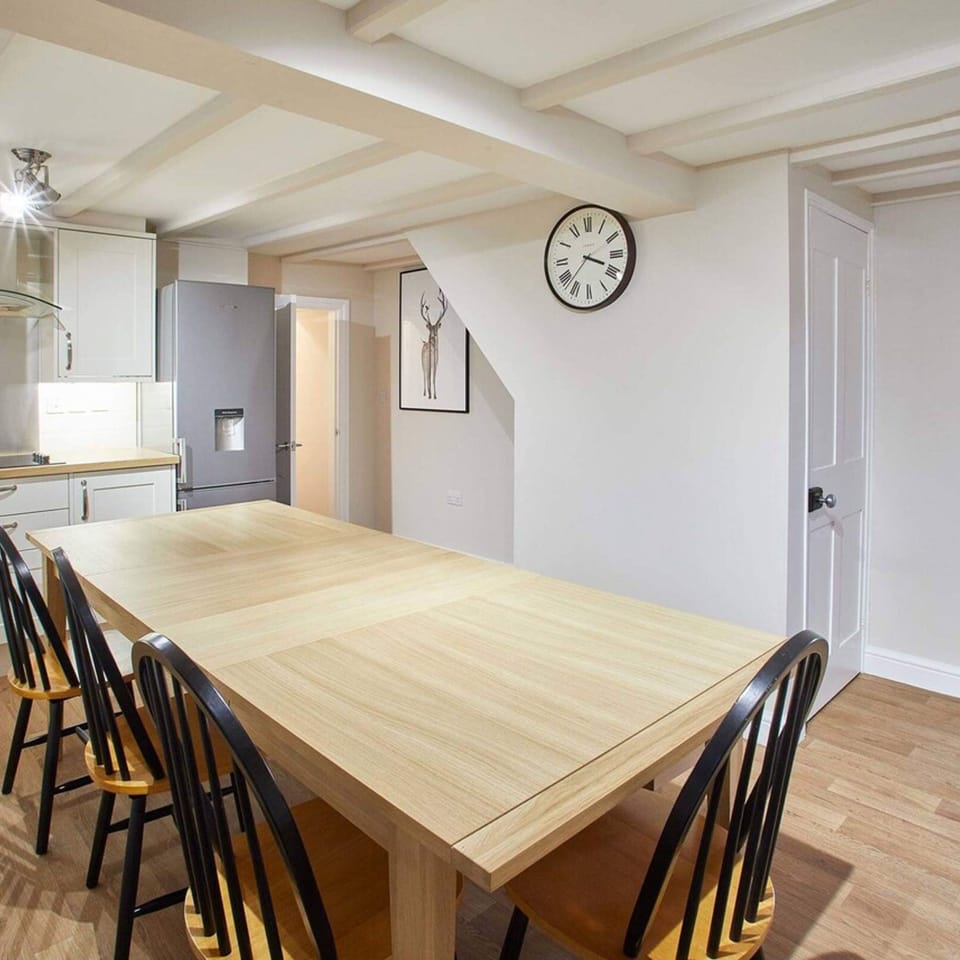 House | 4 bedrooms, high-speed internet