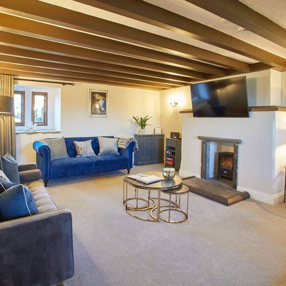 House | 5 bedrooms, high-speed internet