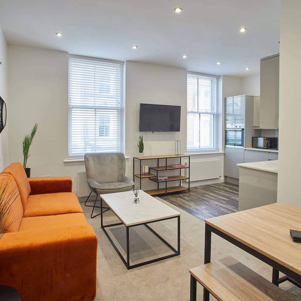 House | 2 bedrooms, soundproofing, Internet