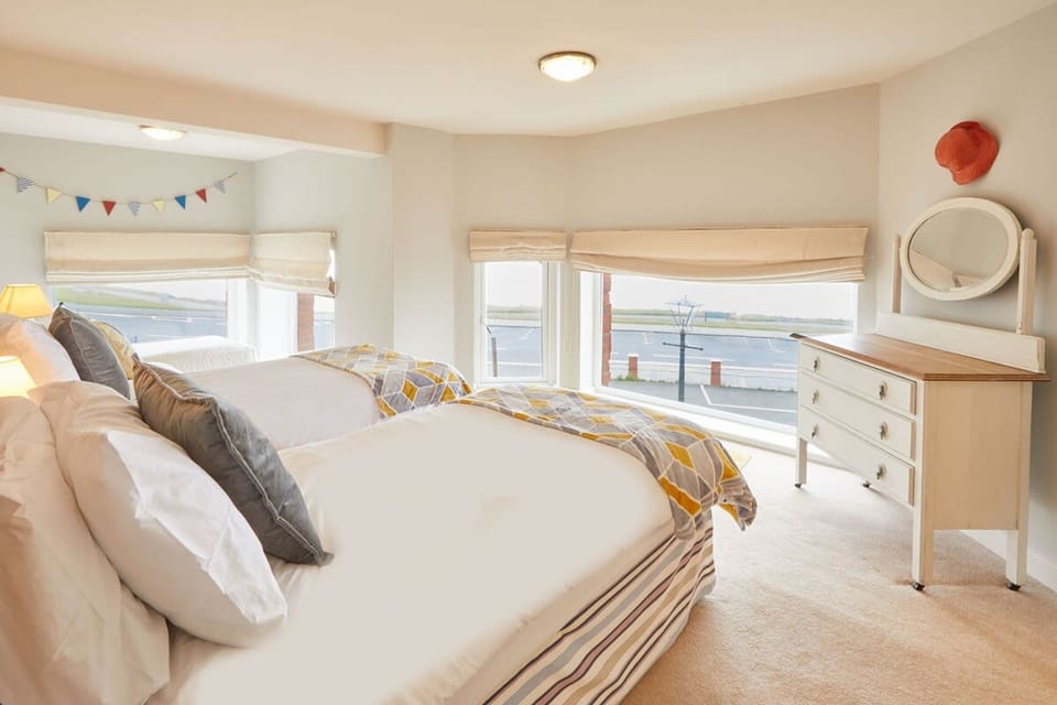 Host Stay Sunset View Apartment in England