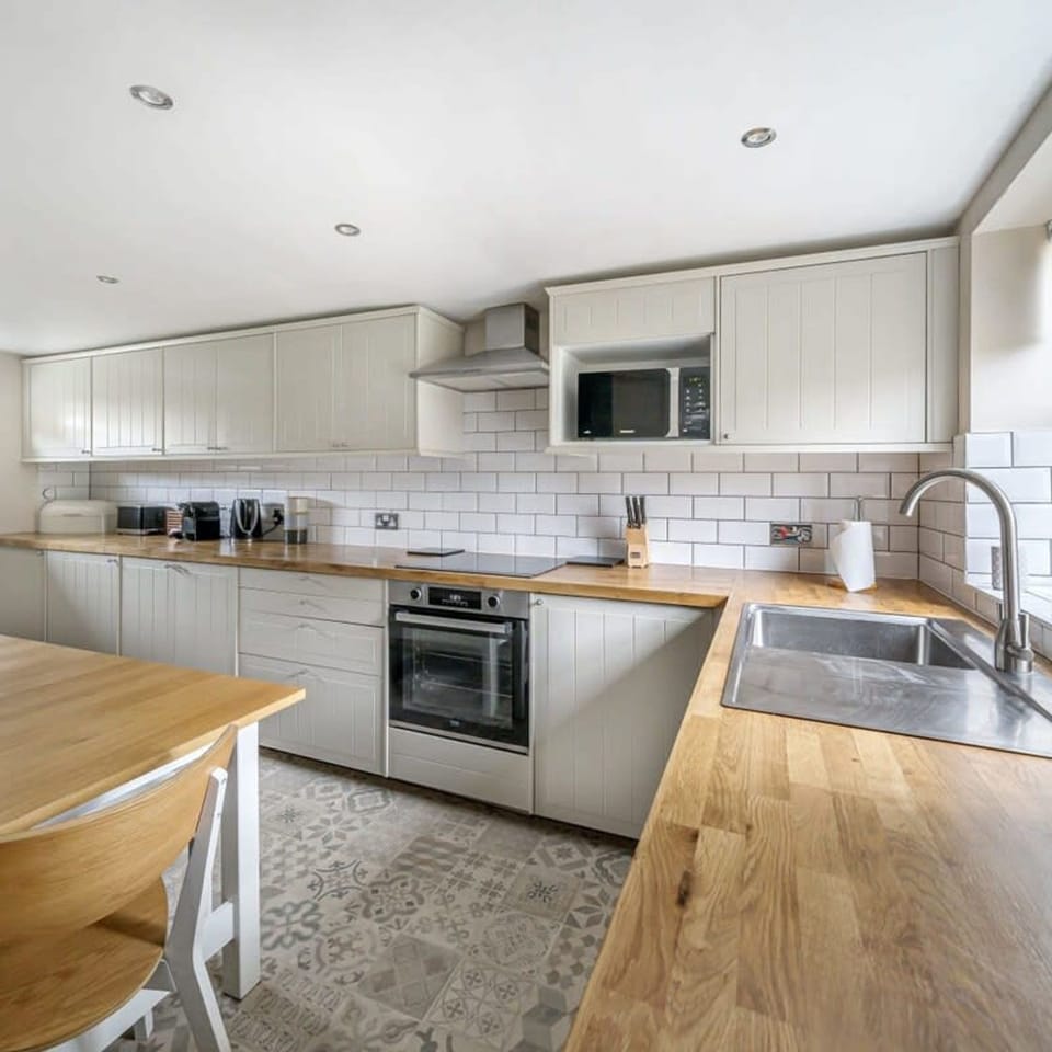 House | 2 bedrooms, desk, soundproofing