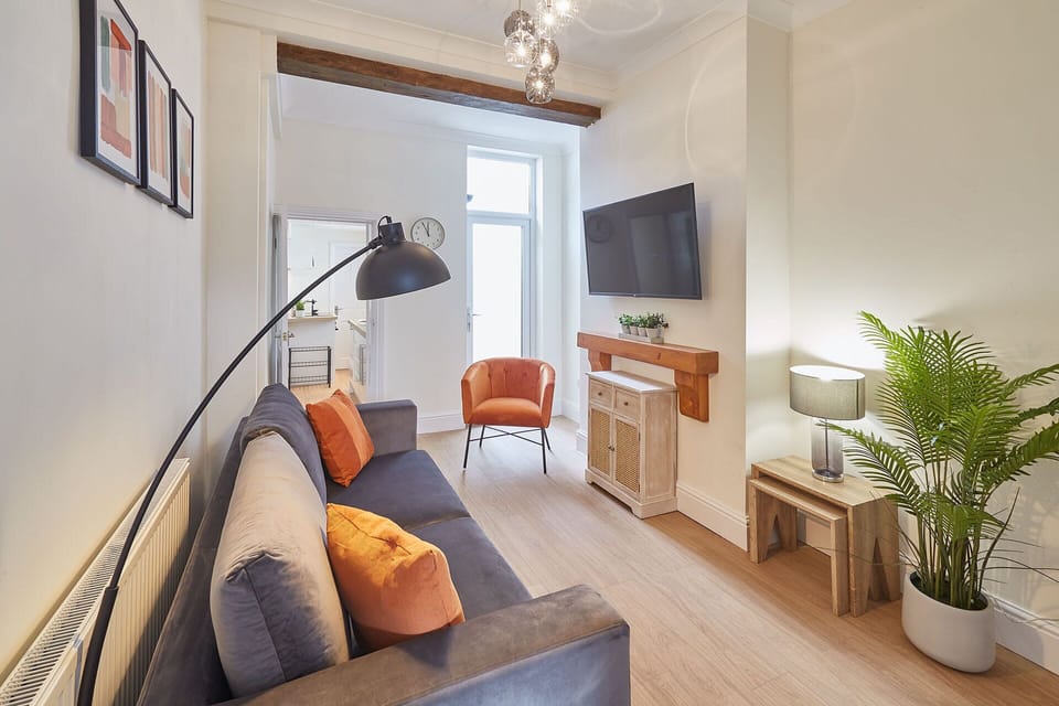 House | 2 bedrooms, desk, soundproofing
