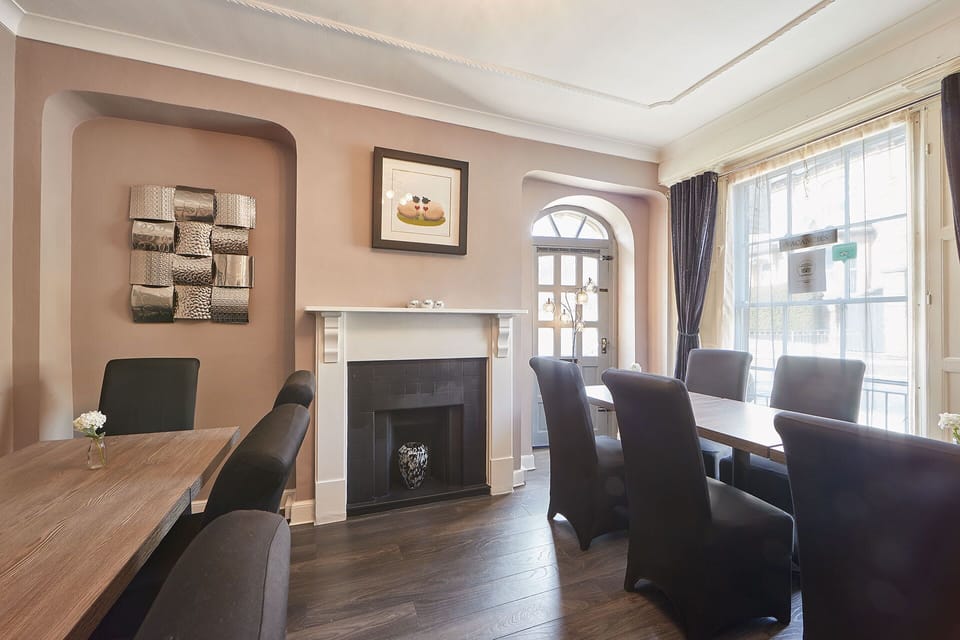 House | 7 bedrooms, Internet