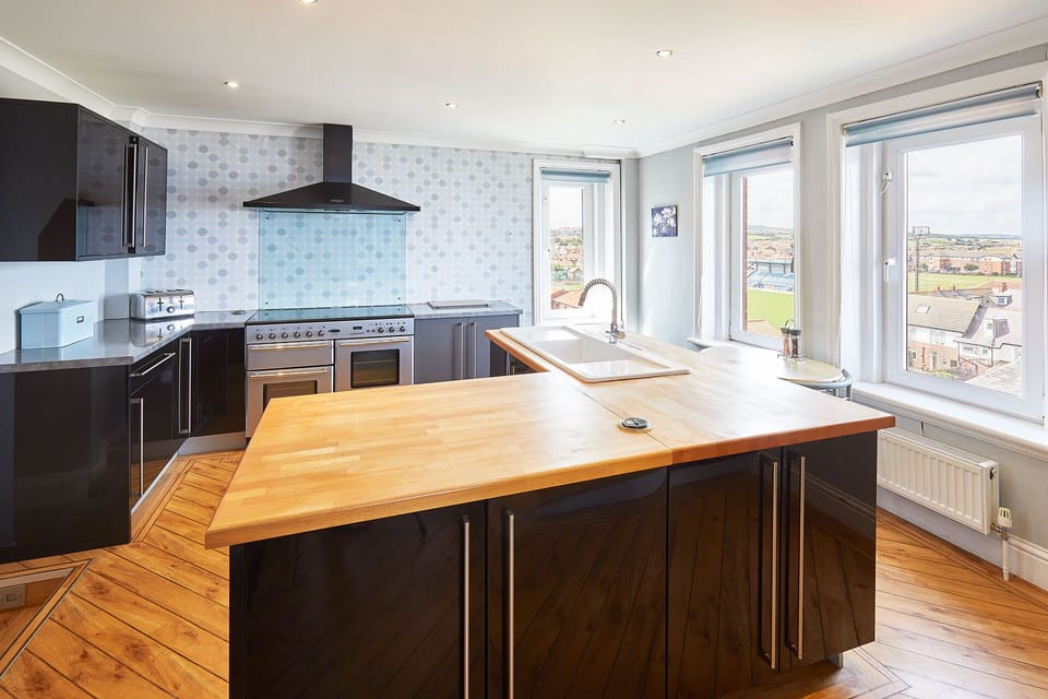 House | 3 bedrooms, desk