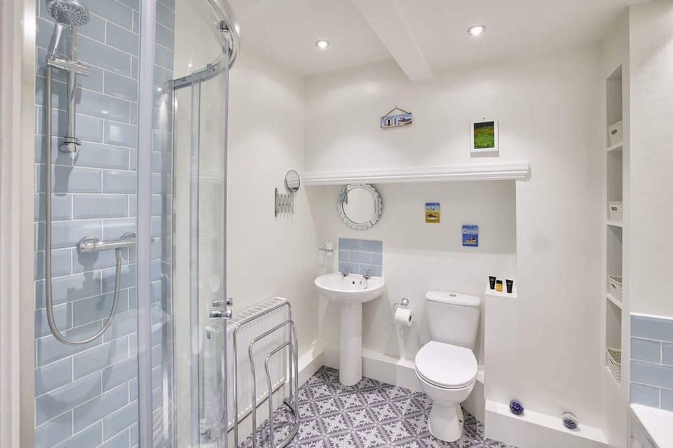 Host Stay Willow Cottage House in England