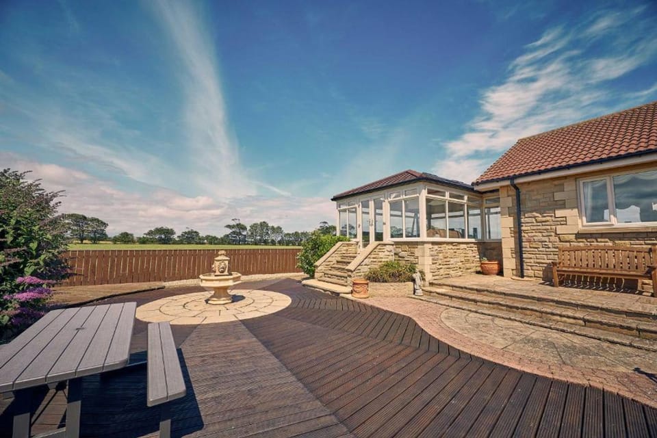 House | 5 bedrooms, high-speed internet