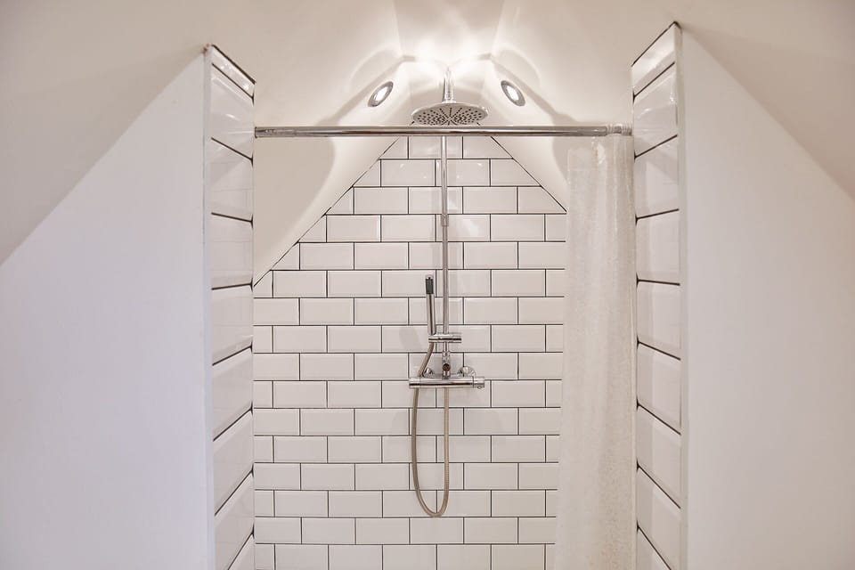 House | 3 bedrooms, desk