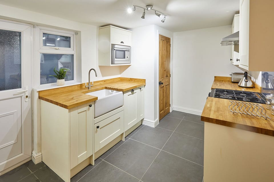 House | 2 bedrooms, desk, Internet