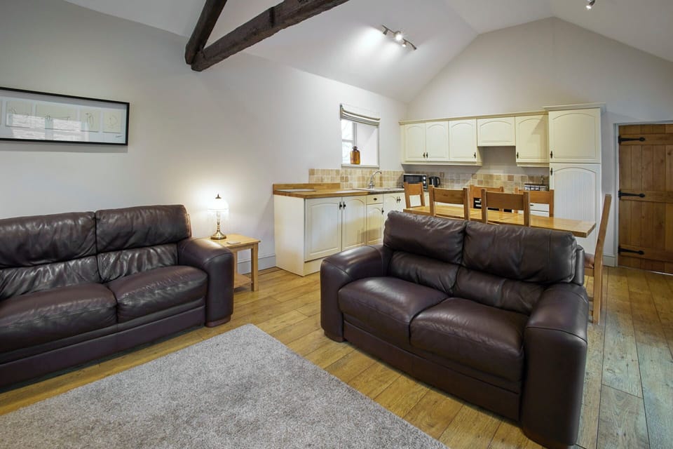 House | 3 bedrooms, desk