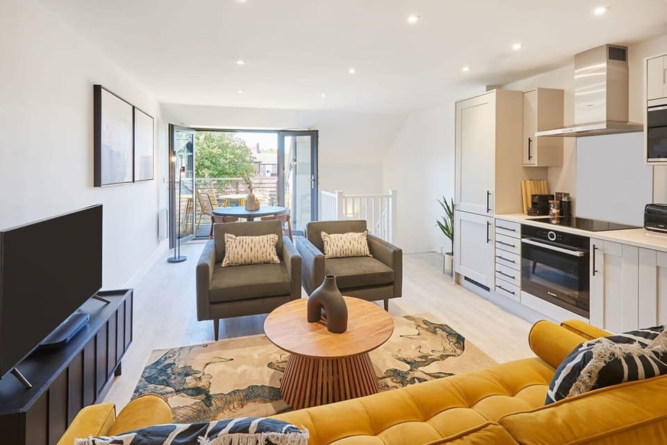 House | 2 bedrooms, desk