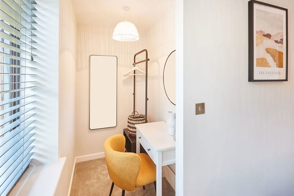 House | 2 bedrooms, desk