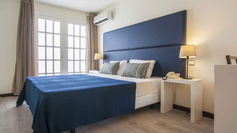 Triple Room | 1 bedroom, in-room safe, desk, laptop workspace