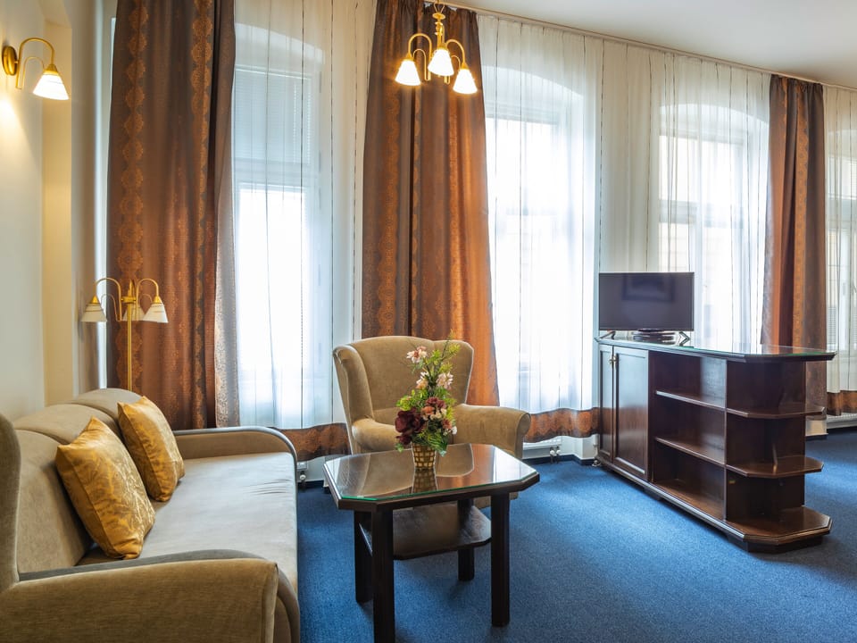 Apartment, Kitchenette (2 Adults) | Desk, free cribs/infant beds, free WiFi
