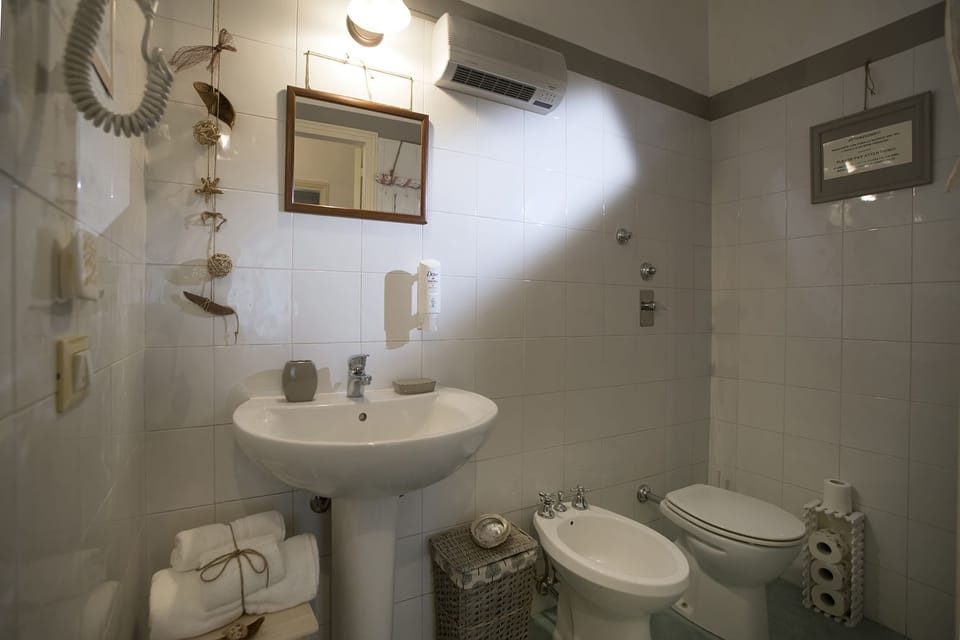 Apartment, 1 Bedroom | Bathroom | Shower, free toiletries, hair dryer, bidet
