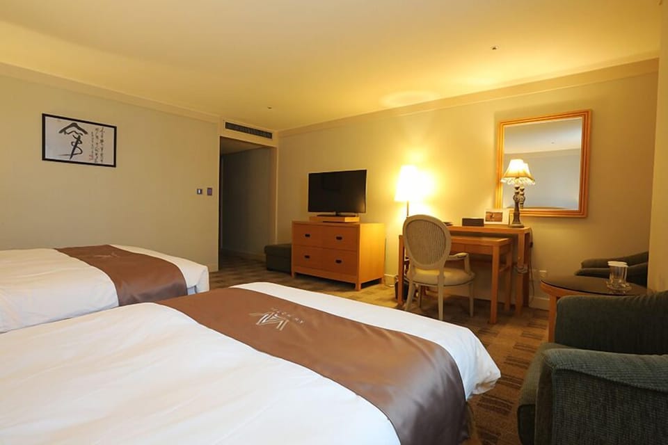 Deluxe Twin Room | Blackout drapes, soundproofing, iron/ironing board (on request)