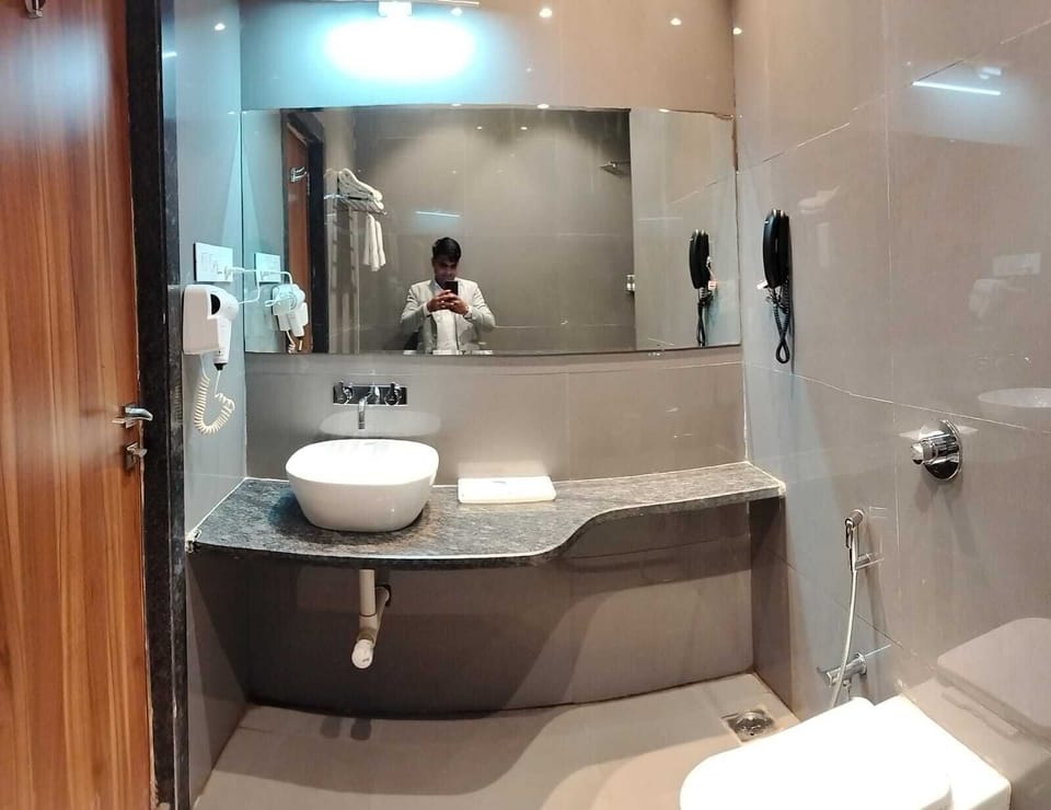 Deluxe Room | Bathroom | Slippers