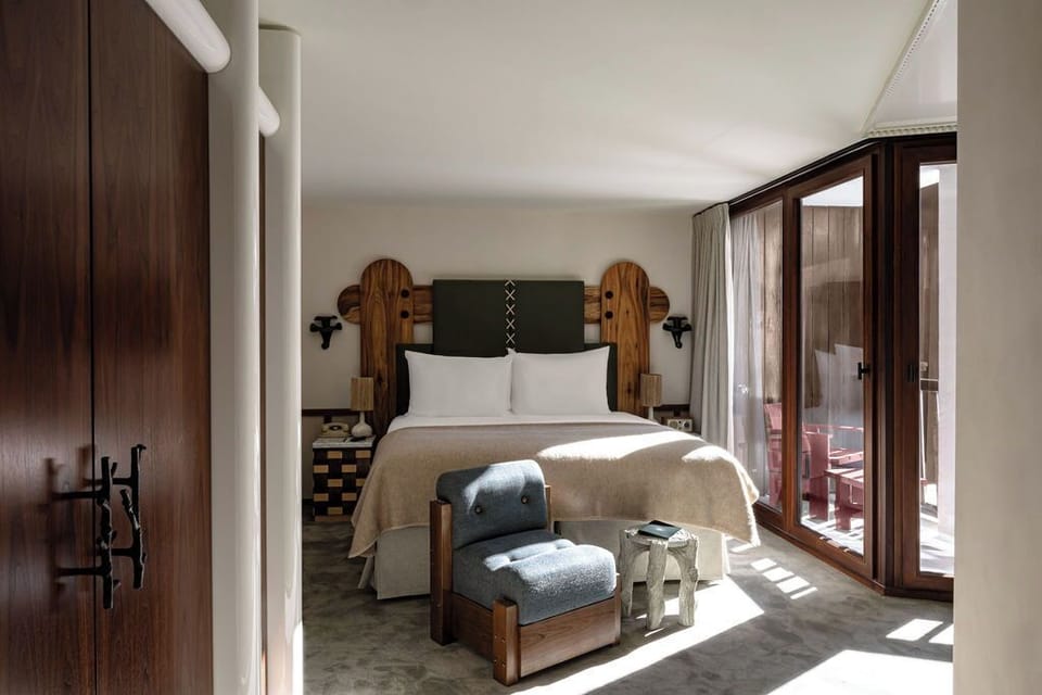 Premium bedding, minibar, in-room safe, soundproofing