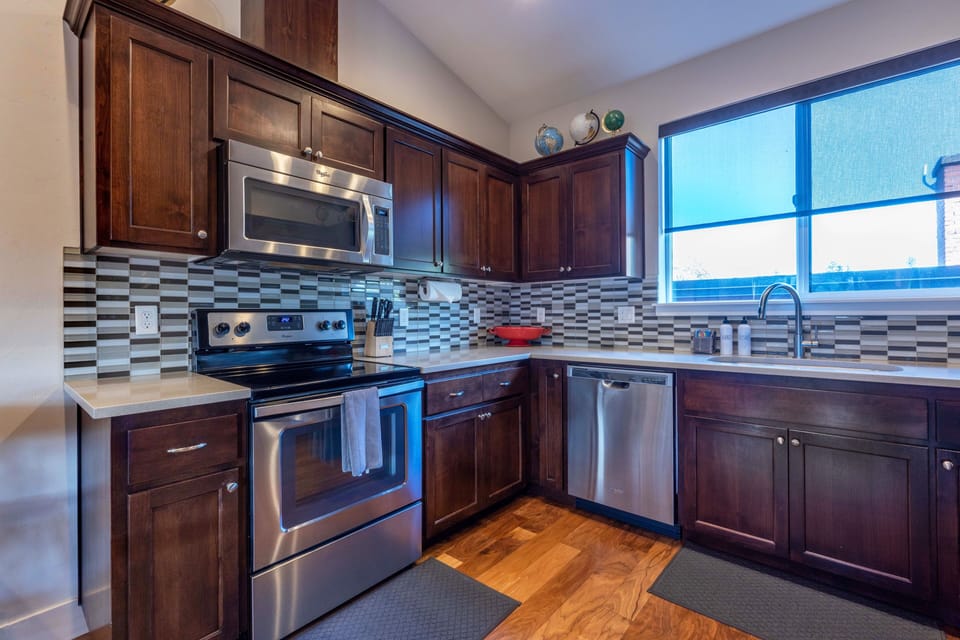 House, 2 Bedrooms | Private kitchen | Fridge, oven, coffee/tea maker, toaster