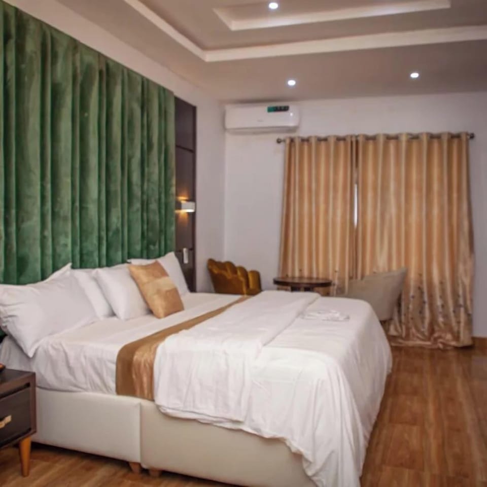 1 bedroom, in-room safe, soundproofing, free WiFi