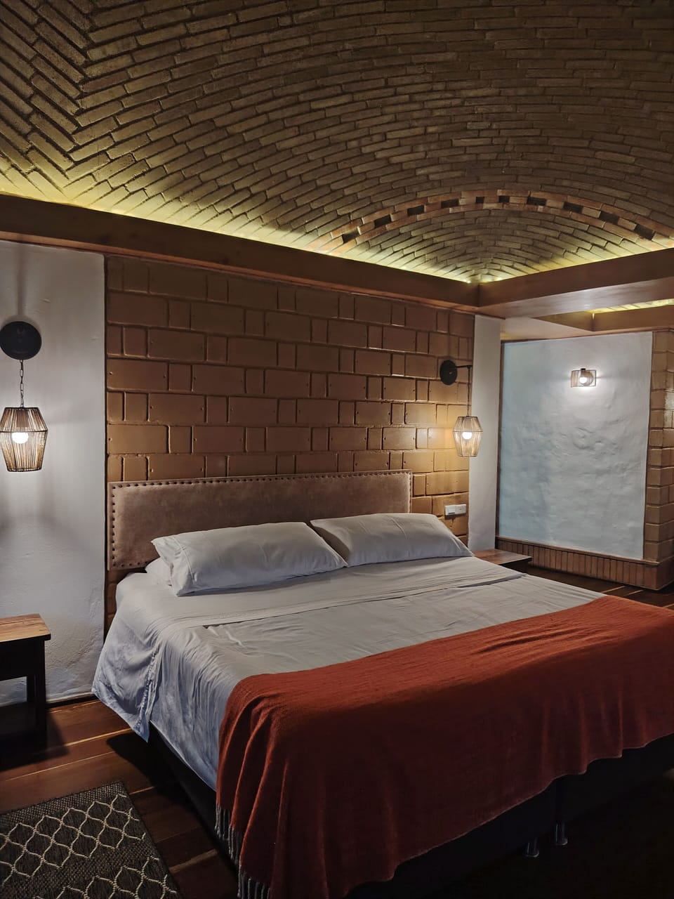Deluxe Suite | 1 bedroom, in-room safe, blackout drapes, soundproofing