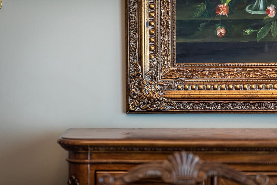 Roosevelt Suite | Desk, iron/ironing board, free cribs/infant beds, rollaway beds