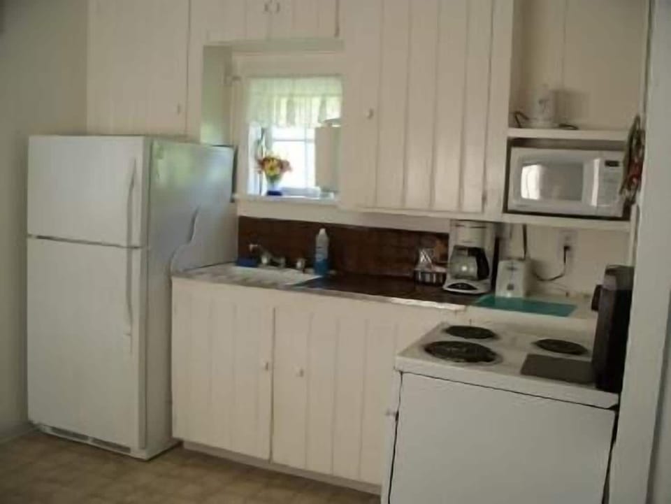 Coffee/tea maker, full-size fridge, microwave, cookware/dishes/utensils
