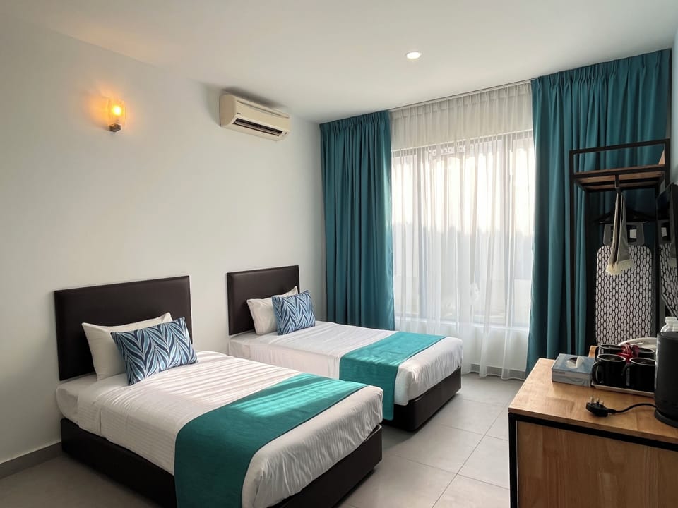 Jacuzzi Villa | Minibar, desk, iron/ironing board (on request), WiFi (free)