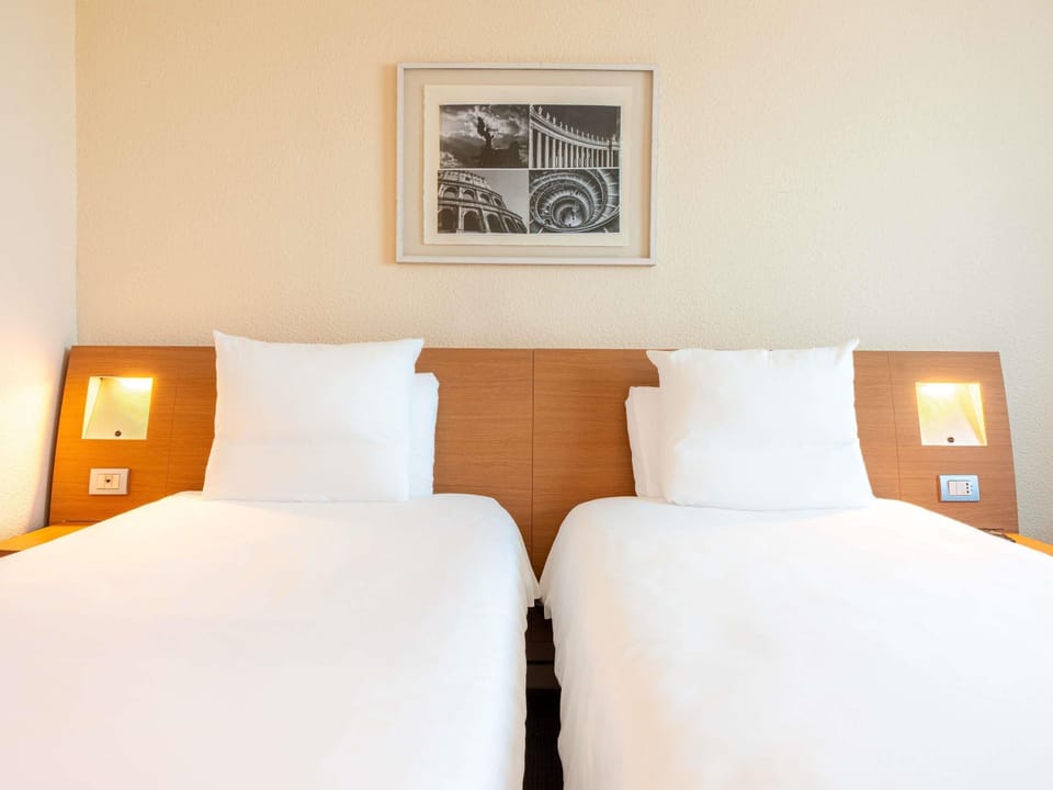Superior Twin Room, 2 Twin Beds | Premium bedding, minibar, in-room safe, desk
