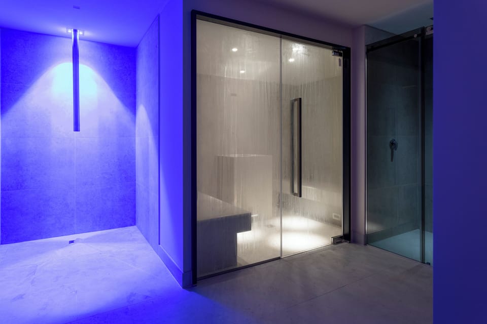 Sauna, hot tub, steam room, Turkish bath, body treatments, aromatherapy
