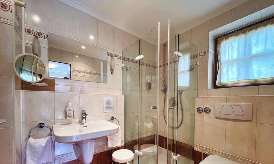 Classic Double Room, 1 King Bed, Non Smoking, Terrace | Bathroom | Hair dryer, towels, soap, shampoo