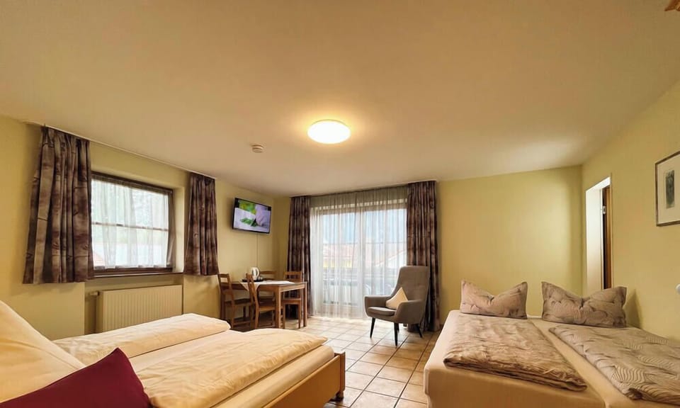 Comfort Double Room, 1 King Bed with Sofa bed, Non Smoking | Hypo-allergenic bedding available, desk, blackout drapes, soundproofing
