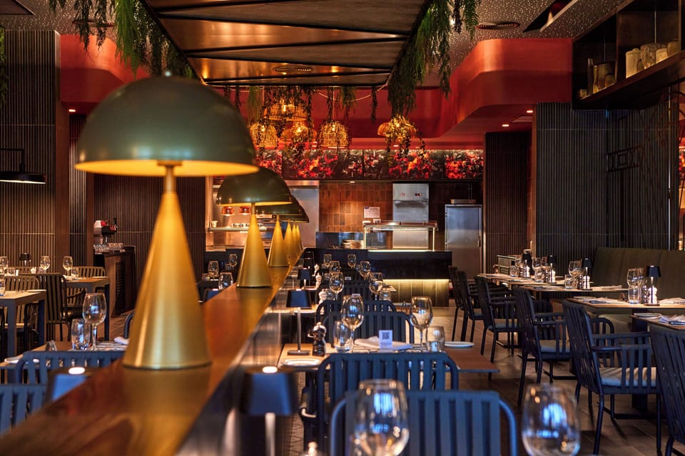 4 restaurants; breakfast, lunch, and dinner served