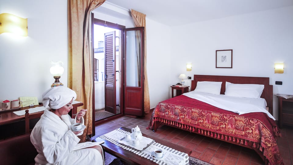 Standard Family Room | Minibar, in-room safe, desk, soundproofing
