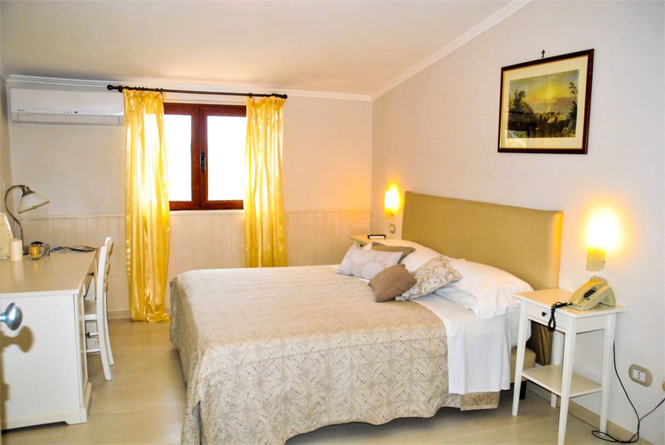 Down comforters, in-room safe, individually furnished, desk