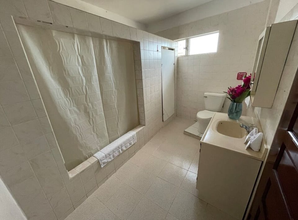 Junior Room | Bathroom | Shower, towels