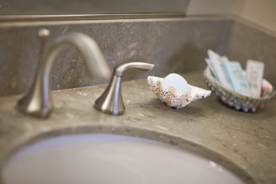 Bathroom sink
