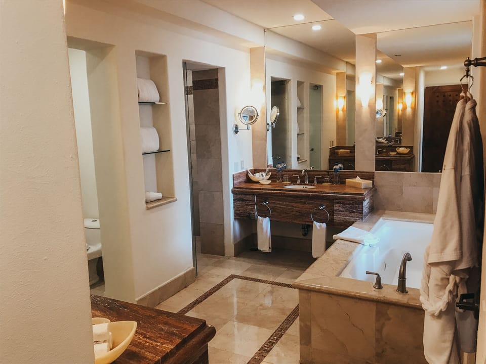 Master Suite with plunge  pool  | Bathroom | Separate tub and shower, jetted tub, designer toiletries, hair dryer