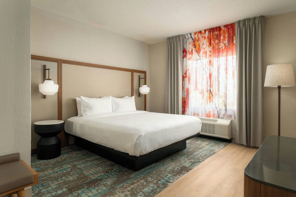 Premium bedding, in-room safe, desk, laptop workspace