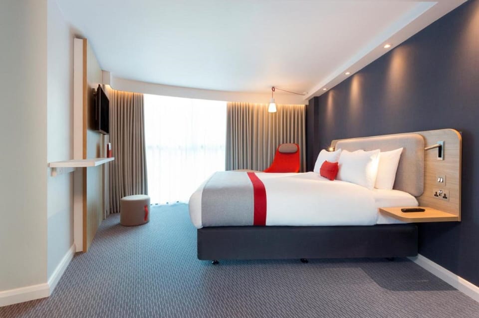 Standard Room (Free Hot Breakfast) | In-room safe, desk, blackout drapes, soundproofing