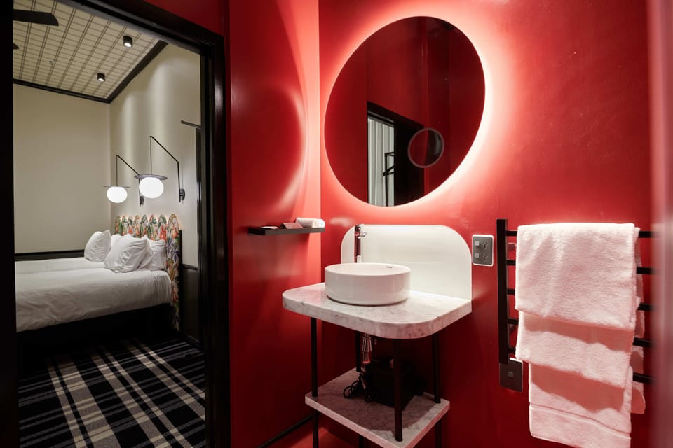 Zing Twin | Bathroom | Shower, hair dryer, towels, soap