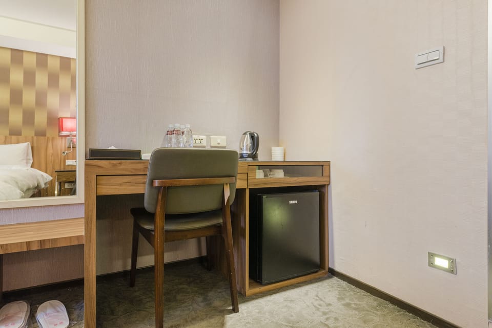 Family Quadruple Room | Desk, blackout drapes, soundproofing, free WiFi
