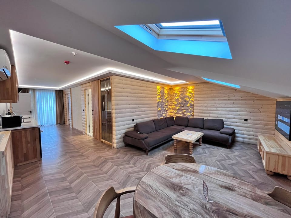 Family Suite | Premium bedding, minibar, in-room safe, individually decorated
