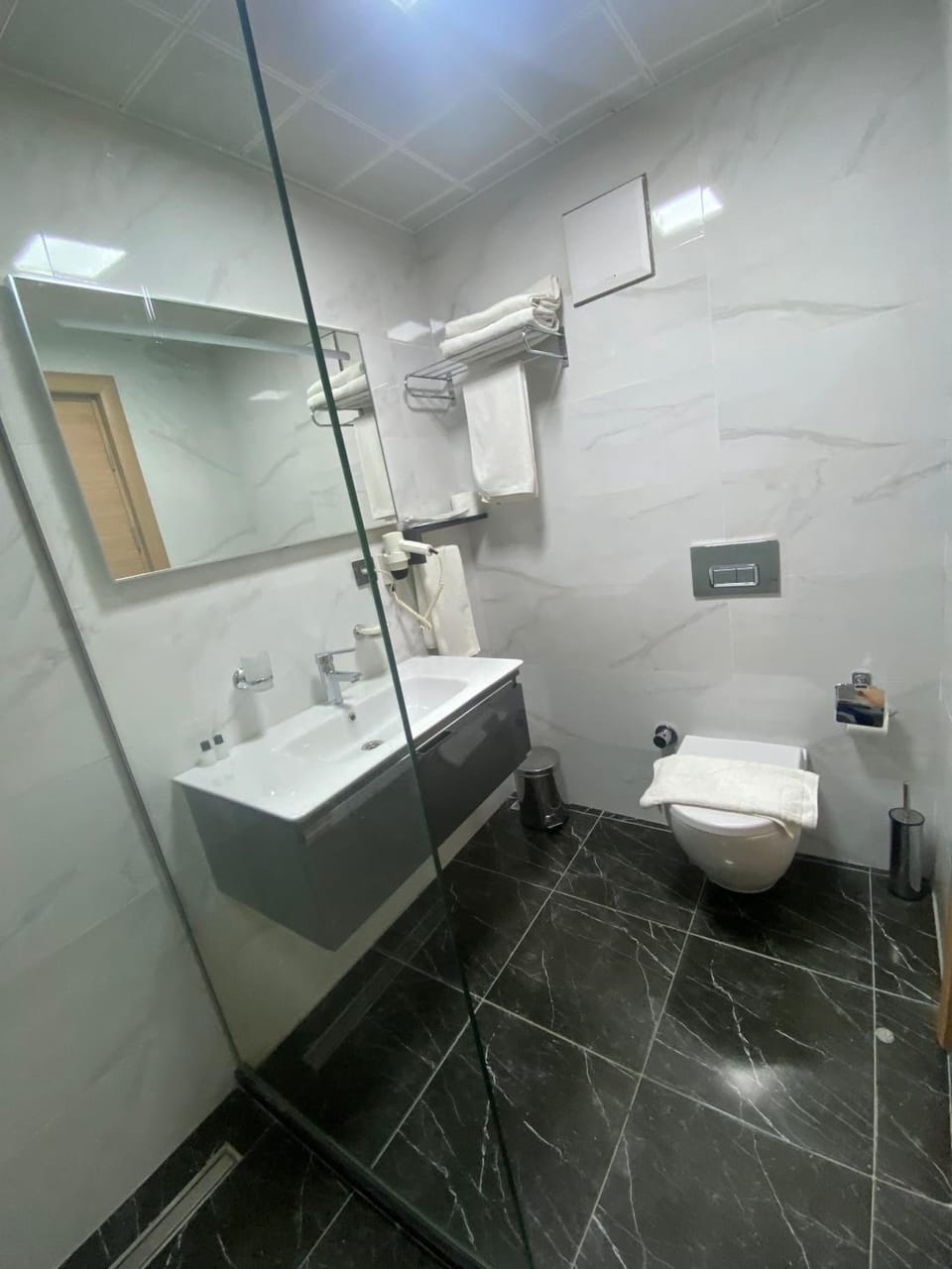 Shower, rainfall showerhead, free toiletries, hair dryer