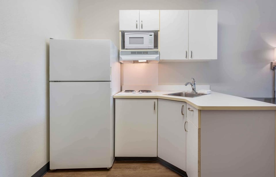 Full-size fridge, microwave, stovetop, coffee/tea maker