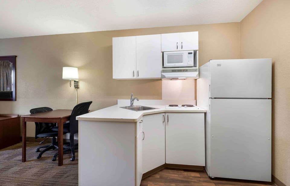 Studio, 2 Double Beds, Non Smoking | Private kitchen | Full-size fridge, microwave, stovetop, coffee/tea maker