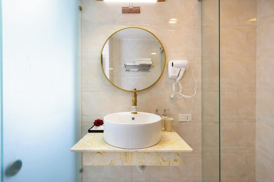 Family Quadruple Room | Bathroom | Shower, free toiletries, hair dryer, slippers