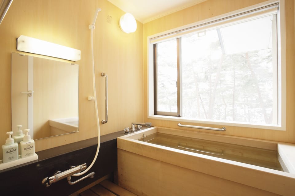 Japanese-style Room | Bathroom | Separate tub and shower, deep soaking tub, free toiletries, hair dryer