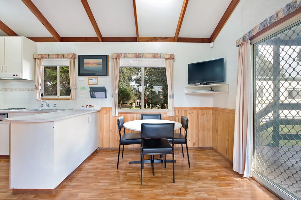 Family Cabin, 2 Bedrooms | In-room dining