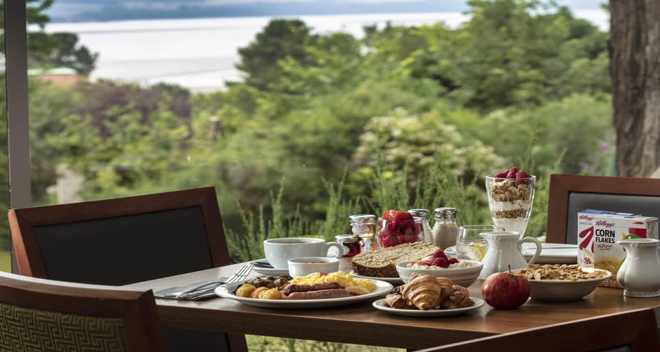 Breakfast, lunch, dinner served; local cuisine 