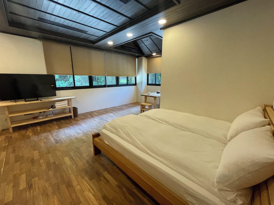Twin Room | Down comforters, individually decorated, individually furnished